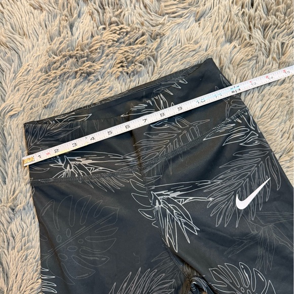 NIKE Women's Dri-FIT Leggings Size Small Like New - Picture 5 of 7